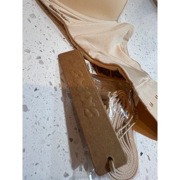 nwt skims sand color bra strapless bra 34DDD - Picture 6 of 6